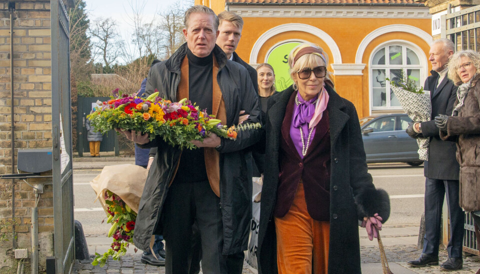 Det var en sorgens stund for 'Sommerdahl'-skuespilleren Peter Mygind, der har mistet sin kære mor - her med hustruen Lise Mühlhausen.