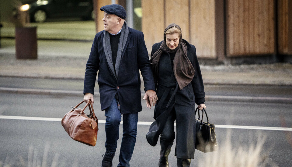 Journalist Jes Dorph-Petersen ankommer sammen med sin kæreste, Maise Haurholm, til Østre Landsret, som tirsdag indleder Dorph-Petersens erstatningssag mod advokat Yvonne Frederiksen.