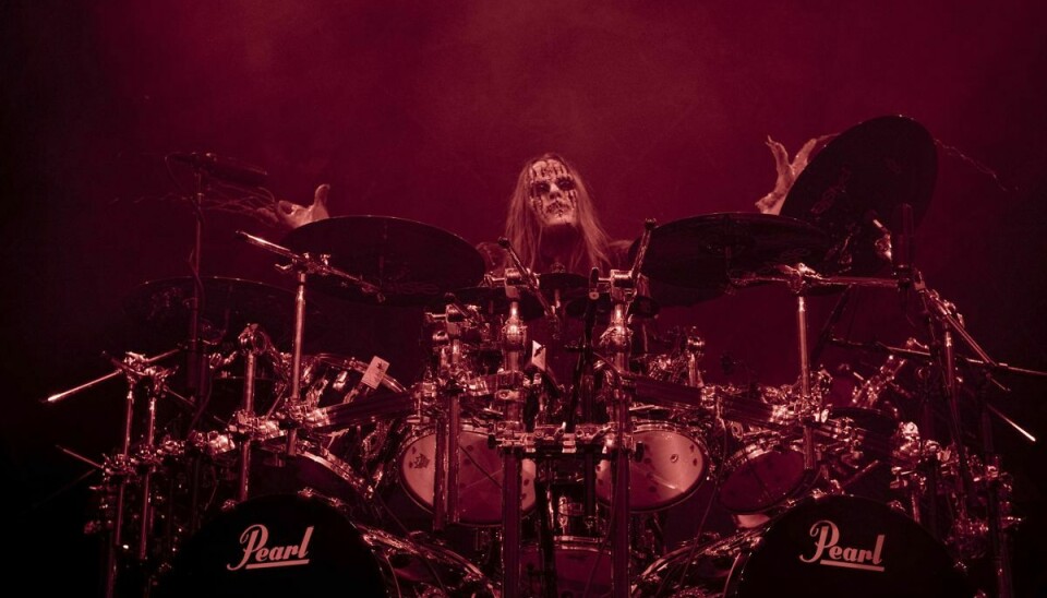 Joey Jordison ses optræde på trommer for Slipknot i 2009.
