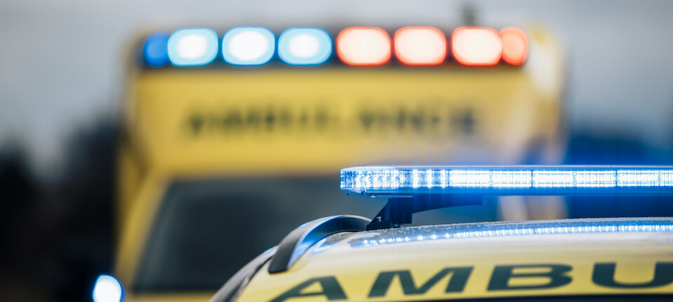 22-årig påkører fodgænger og bil