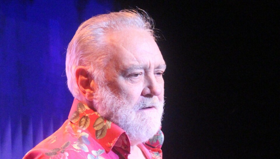 Den folkekære britiske komiker Tony Slattery er gået bort blot 65 år gammel.