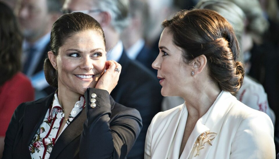 Kronprinsesse Victoria havde kronprinsesse Mary som sidemakker til hendes 40 års fødselsdag i 2017. Foto: Ida Guldbæk Arentsen/Scanpix Kronprinsesse Victoria havde kronprinsesse Mary som sidemakker til hendes 40 års fødselsdag i 2017. Foto: Ida Guldbæk Arentsen/Scanpix