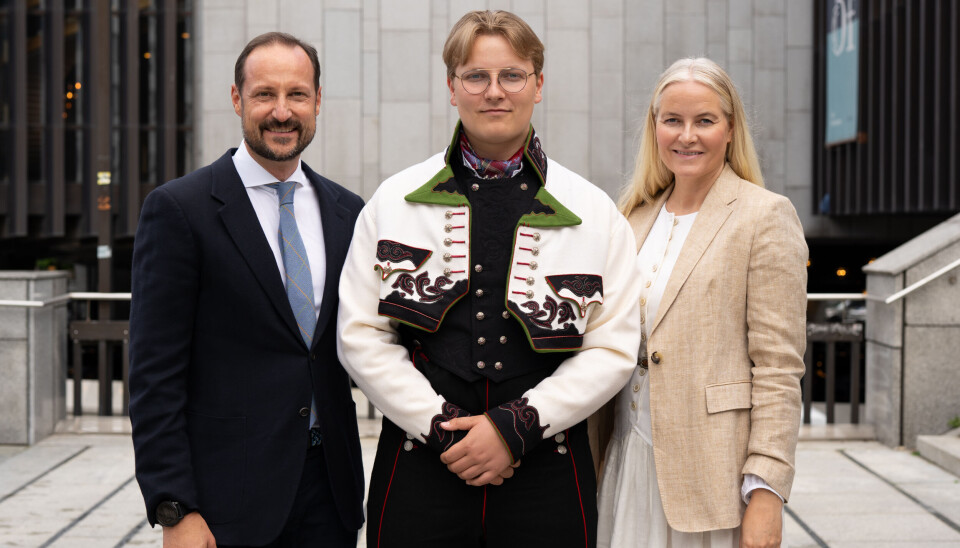 19-årige prins Sverre Magnus ses her sammen med sine forældre, kronprins Haakon og kronprinsesse Mette-Marit