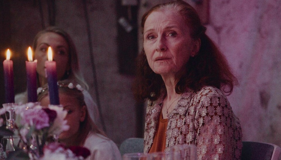 I filmen 'Hvor kragerne vender' spiller Bodil Jørgensen mor til Laura, som er flyttet fra kvægfarmen til storbyen, og det slår gnister, da datteren vender hjem til sin brors bryllup i provinsen. (Stillfoto)