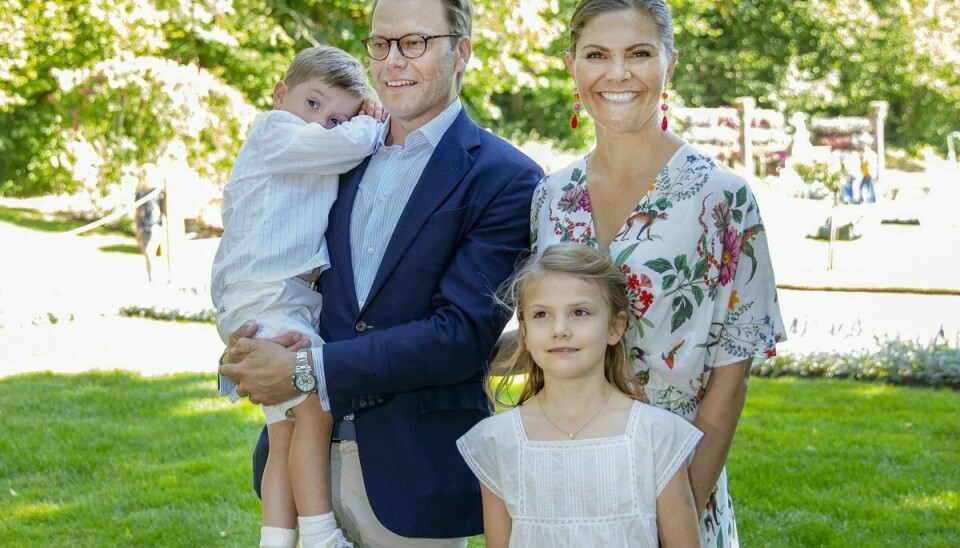 Siden udvidede parret familien. I 2012 blev de forældre til prinsesse Estelle, og fire år efter kom prins Oscar til. Prinsesse Estelle er den tredje i arvefølgen efter sin farfar, kong Carl Gustaf, og sin mor, kronprinsesse Victoria. (Arkivfoto)