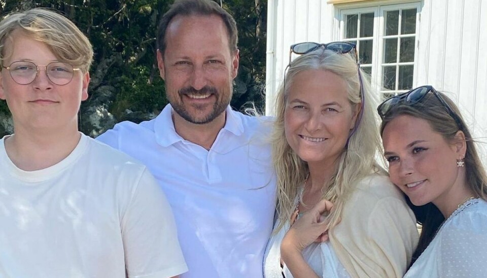 Det er dette skønne sommerbillede, som kronprinsesse Mette-Marit har delt på sin egen Instagram-profil. Billedet er blevet delt i anledning af kronprinsens 48-års fødselsdag. Foto: Instagram @crownprincessmm/Privat