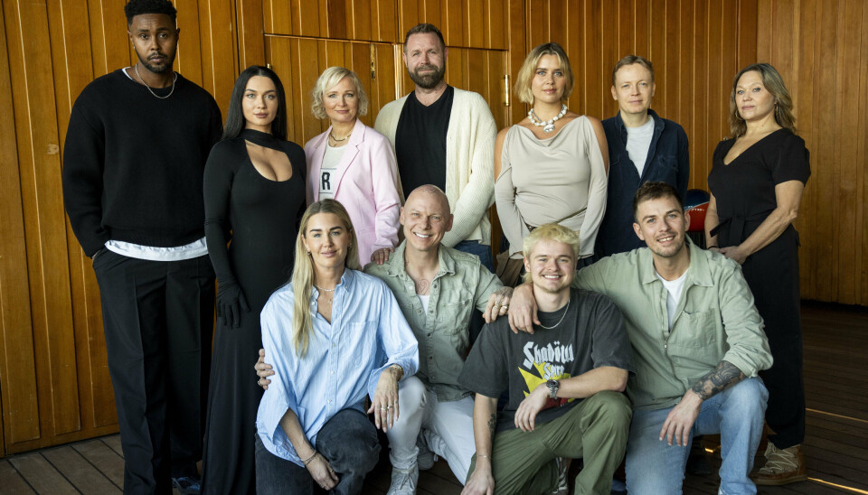En række kendte danskere skal dyste om penge, magt og relationer i TV 2-programmet 'Spillet'. Deltagerne er tv-vært Anna Lin, forfatter Glenn Bech, influencer og iværksætter Irina Olsen, streamer Jacob 'Jaxstyle' Krull, tidligere svømmer Jeanette Ottesen, mediepersonlighed Jim Lyngvild, tidligere håndboldspiller Joachim Boldsen, rapper Mohamed 'Skinz' Ahmed, komiker Oliver Stanescu, skuespiller Sofie Stougaard og skuespiller Vicki Berlin.
