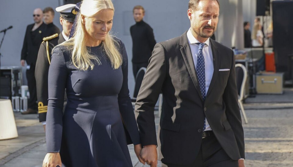 Se billeder: Støtter hinanden på sorgens dag