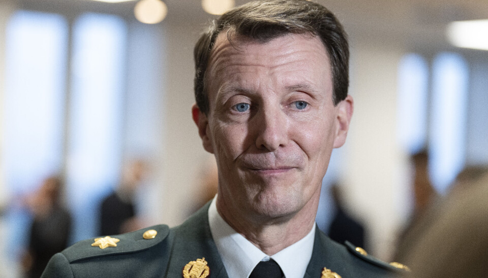 Prins Joachim ses her ved fabriksindvielsen i Aalborg mandag.