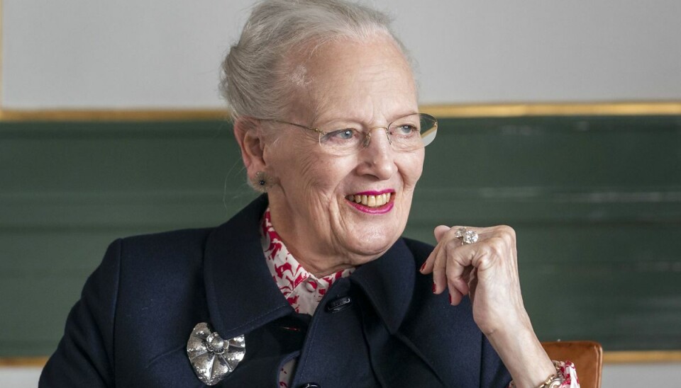 Afsluttende pressemøde med dronning Margrethe efter besøget på Færøerne, Torshavn, mandag den 19. juli 2021. Dronningen skulle have sejlet på Kongeskibet Dannebrog til Færøerne, men en motorfejl på Kongeskibet Dannebrog gjorde, at hun ikke kunne sejle til Færøerne men måtte flyve dertil. DENMARK ONLY/KUN REDAKTIONEL ANVENDELSE/INGEN VIDERESALG. (Foto: HANNE JUUL/Ritzau Scanpix) Afsluttende pressemøde med dronning Margrethe efter besøget på Færøerne, Torshavn, mandag den 19. juli 2021. Dronningen skulle have sejlet på Kongeskibet Dannebrog til Færøerne, men en motorfejl på Kongeskibet Dannebrog gjorde, at hun ikke kunne sejle til Færøerne men måtte flyve dertil. DENMARK ONLY/KUN REDAKTIONEL ANVENDELSE/INGEN VIDERESALG. (Foto: HANNE JUUL/Ritzau Scanpix)