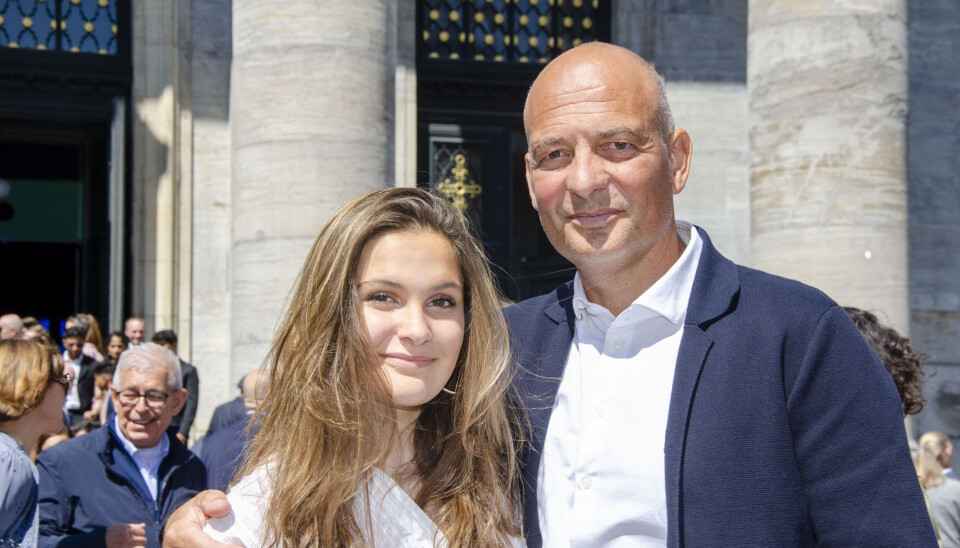 Peter Tanev og datteren Ella til konfirmation.