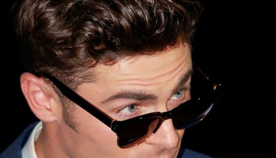 Zac Efron led af en depression, imens han og Sarah Bro dannede par, fortæller den tidligere OL-svømmer i podcast. Zac Efron led af en depression, imens han og Sarah Bro dannede par, fortæller den tidligere OL-svømmer i podcast.
