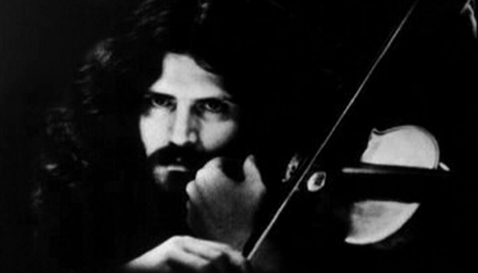 Robert E. “Robby” Steinhardt, sanger og violinist i rockgruppen ’Kansas’ er død, 71 år gammel. Robert E. “Robby” Steinhardt, sanger og violinist i rockgruppen ’Kansas’ er død, 71 år gammel.