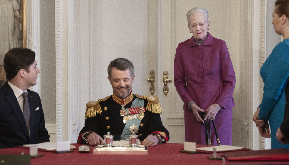 Fra mødet i Statsrådet den 14. januar 2024, hvor dronningen skrev under på, at hun overlader tronen til kong Frederik.