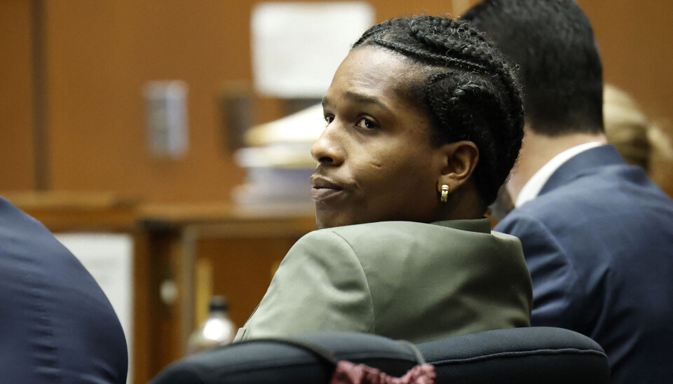 Asap Rocky ses her på anklagebænken i retten i Los Angeles.