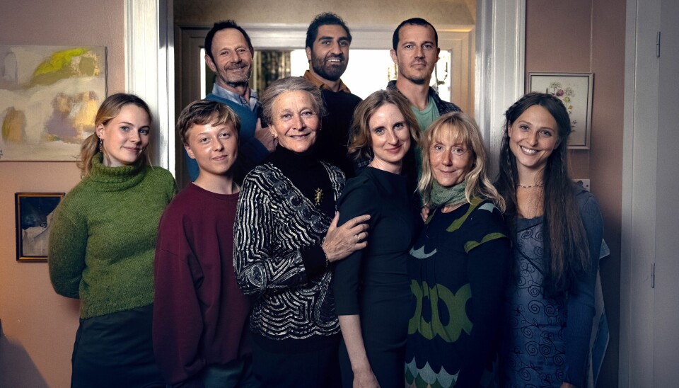 Jan Linnebjerg, Albert Arthur Amiryan, Simon Sears, Olga Schultz, Isi Gren-Sørensen, Ulla Henningsen, Rikke Eberhardt Isen, Anette Støvelbæk og Alice Bier Zandén i 'Generationer'.
