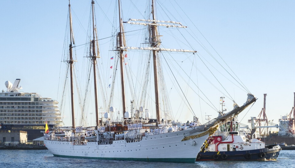epa11842020 Juan Sebastian Elcano stævner ud fra havnen i Las Palmas