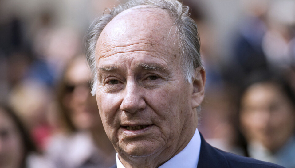 Aga Khan IV, der var en nær ven af den britiske kongefamilie, døde tirsdag 88 år gammel.