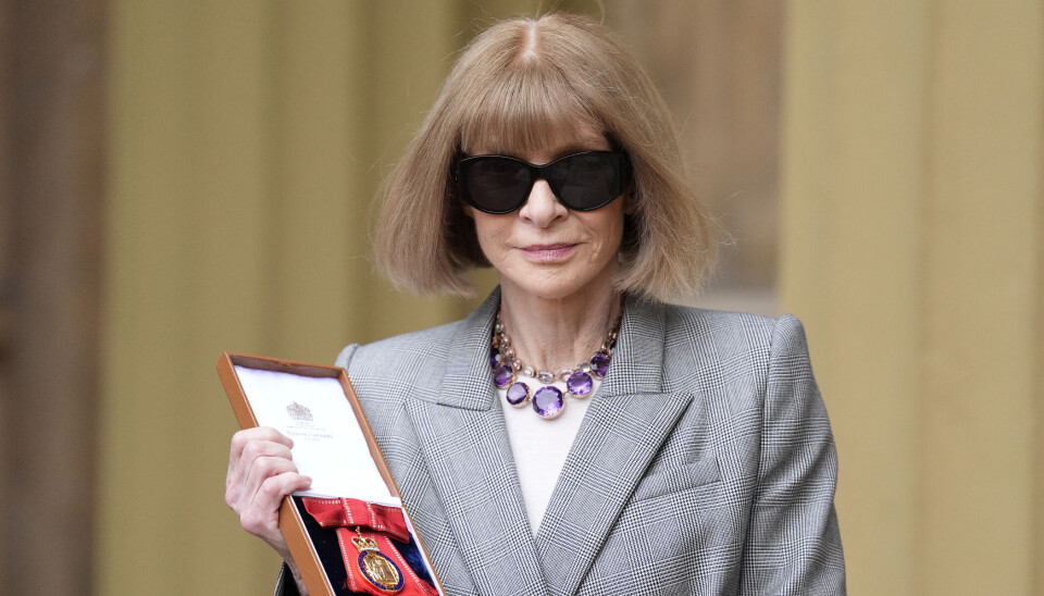 Anna Wintour ses her med sin fornemme orden- og ammetyst-halskæden, der har tilhørt dronning Mary.