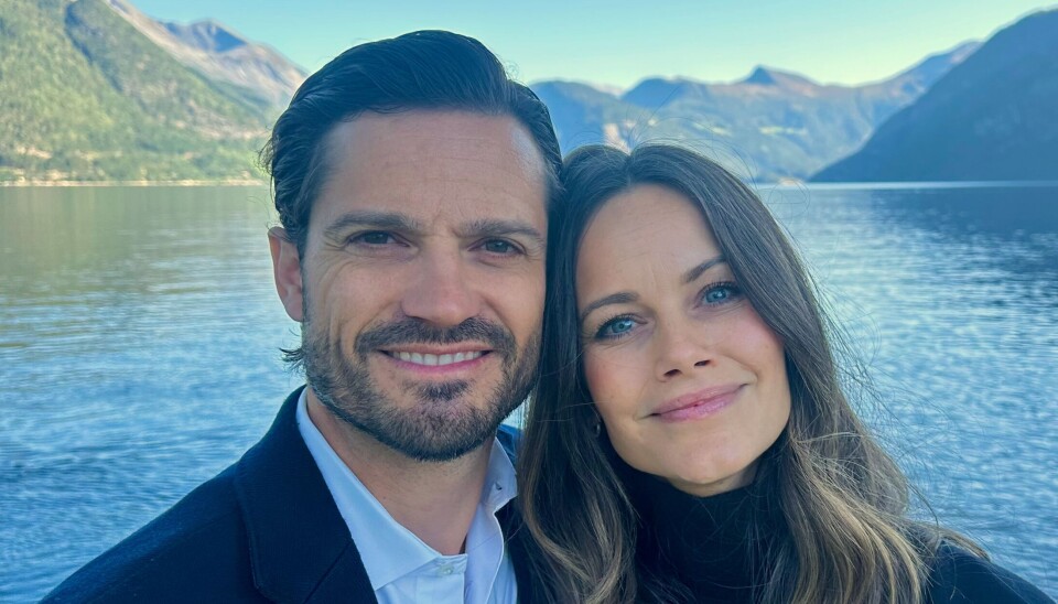 Svenske prins Carl Philip og prinsesse Sofia blev fredag forældre til deres fjerde gang - og før første gang til en pige