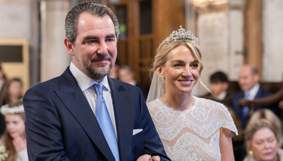 Brudeparret, Nikolaos de Greece og Chrysí Vardinogianni, ses her i Nikolaos Ragavas-kirken i Athen