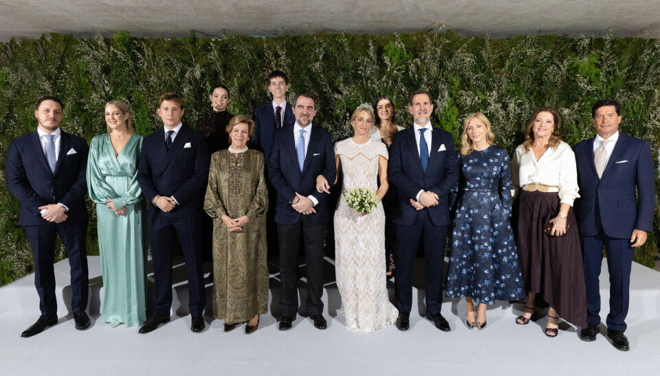 Den græske kongefamilie sammen med det nygifte par.
