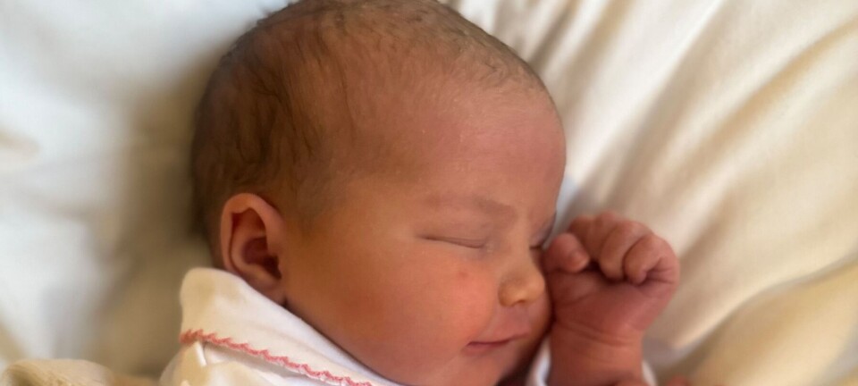 Små prinser pavestolte af lillesøster