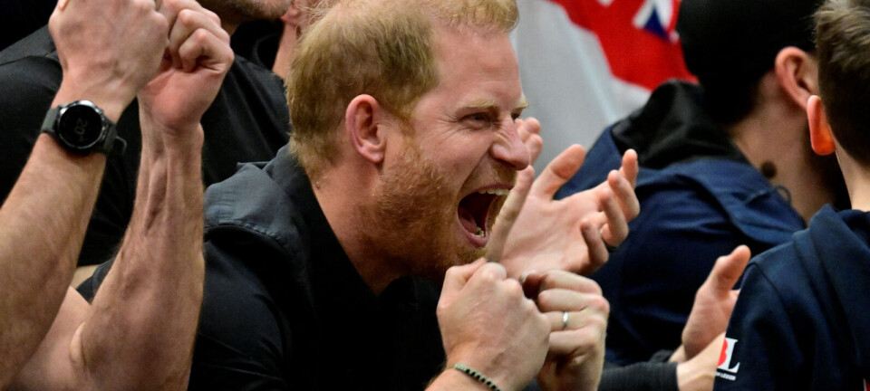 Begejstret Harry kysser i Canada