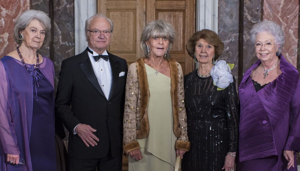Prinsesse Birgitta ses her (i midten af billedet) omgivet af sine fire søskende, kong Carl Gustaf, prinsesse Margareta, prinsesse Désirée og prinsesse Christina. Billedet stammer fra markeringen af prinsesse Birgittas 80-års fødselsdag tilbage i 2017.