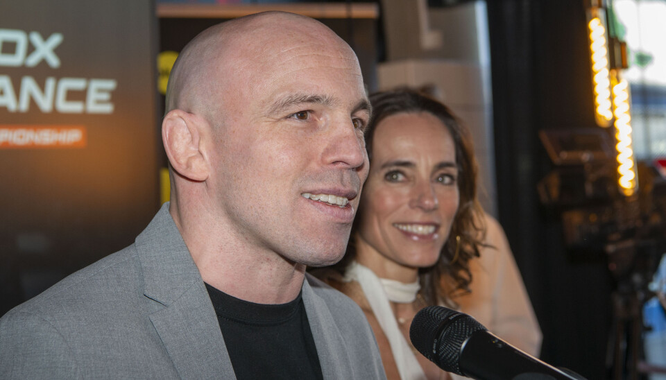 Mark O. Madsen og Camilla Ottesen, der som regel er ringannouncer ved MMA-stævnerne.