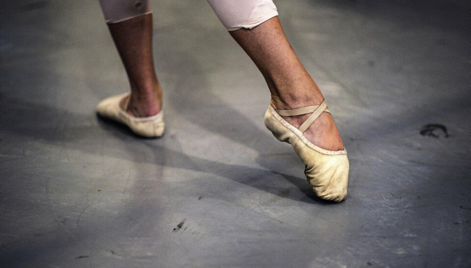 Det Kongelige Teaters Balletskole får kritik fra en gruppe forældre. En reform af kulturen, der blev sat i gang sidste år, har ikke virket, mener forældrene.