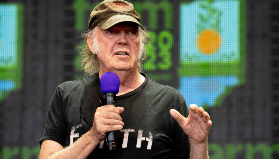 Den canadiske sangskriver Neil Young, som her er fotograferet ved en pressekonference i Indiana i september 2023, indleder sin kommende europaturné til sommer med en gratis koncert i Ukraine.