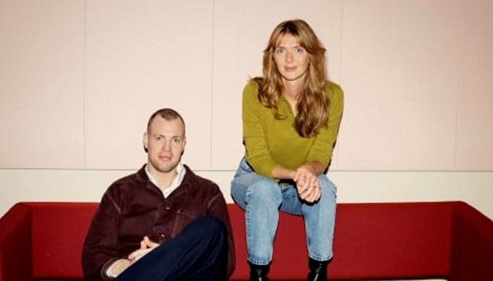 Adrian Busk får nu selskab i studiet, når Amalie Schroll Munk sammen med ham skal beværte podcasten 'Tiden'.