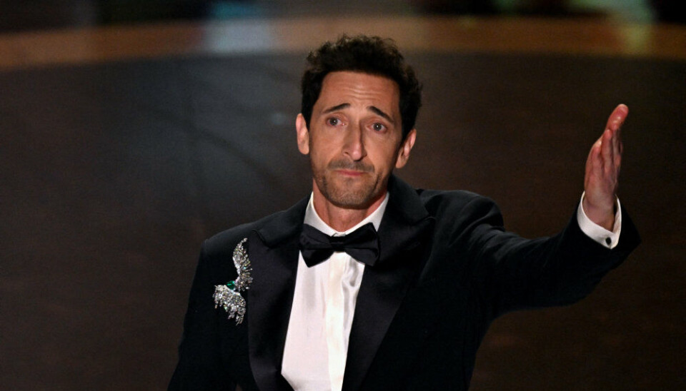 Adrien Brody takkede blandt andre sine forældre, Brady Corbet, som har instrueret 'The Brutalist', medskuespillerne Guy Pearce og Felicity Jones og sin kæreste, Georgina Chapman.