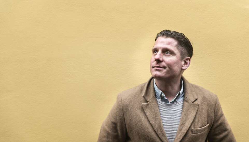 Skuespiller Robert Hansen nægtede sig skyldig i tiltale om to tilfælde af vold begået mod den samme kvinde sidste år.