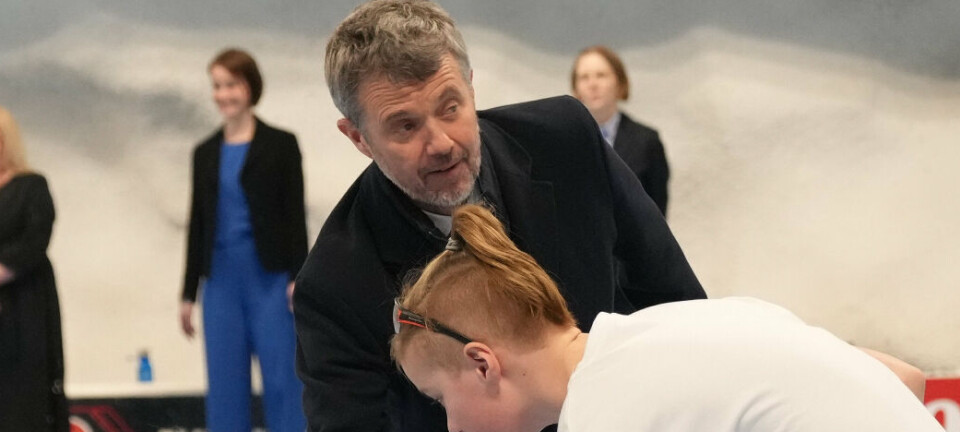 Kong Frederik besøger vildt sted