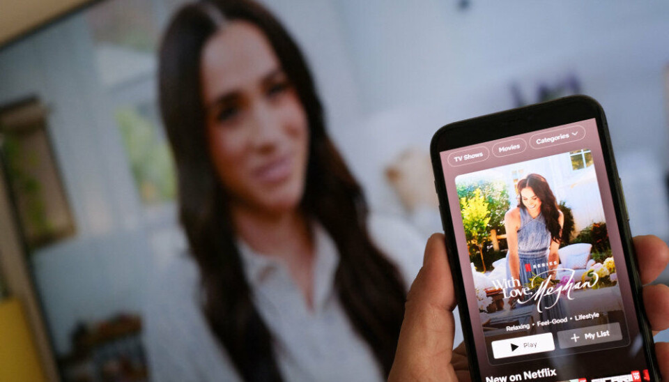 - Det er manglen på humor, ironi, selvbevidsthed og forståelse for virkeligheden i denne dybt ulige og apokalyptiske verden, der i sidste ende gør 'With Love, Meghan' så svær at elske, skriver The Guardian om hertugindes livsstilsshow.