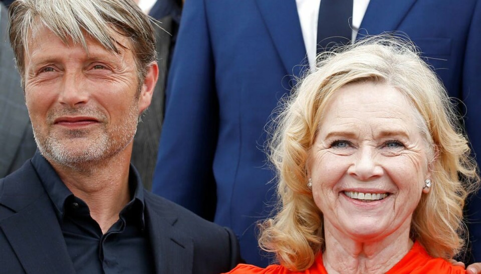Liv Ullmann ses her sammen med danske Mads Mikkelsen ved den 70. udgave af Cannes Film Festival i 2017. Foto: Scanpix/REUTERS/Stephane Mahe Liv Ullmann ses her sammen med danske Mads Mikkelsen ved den 70. udgave af Cannes Film Festival i 2017. Foto: Scanpix/REUTERS/Stephane Mahe