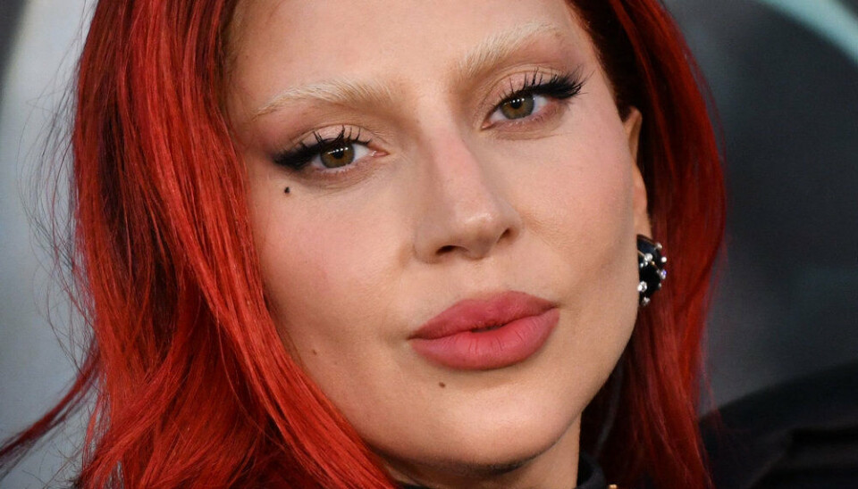Lady Gaga er som 38-årig kendt sanger, skuespiller og modeikon. Trods hendes globale popularitet har hun altid frygtet at ende alene.