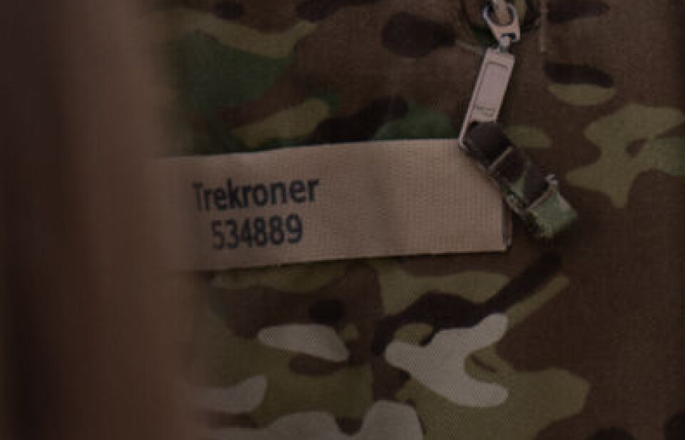Navneskiltet på kronprinsens uniform.