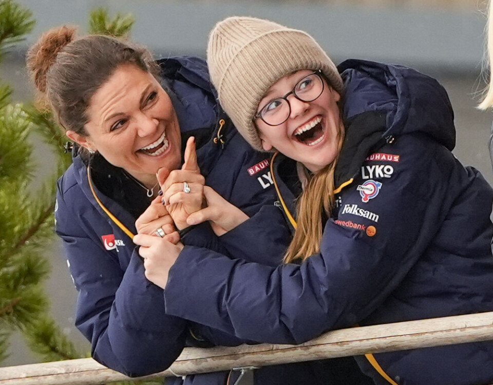 Kronprinsesse Victoria og prinsesse Estelle i vild jubel efter den nervepirrende afgørelse.
