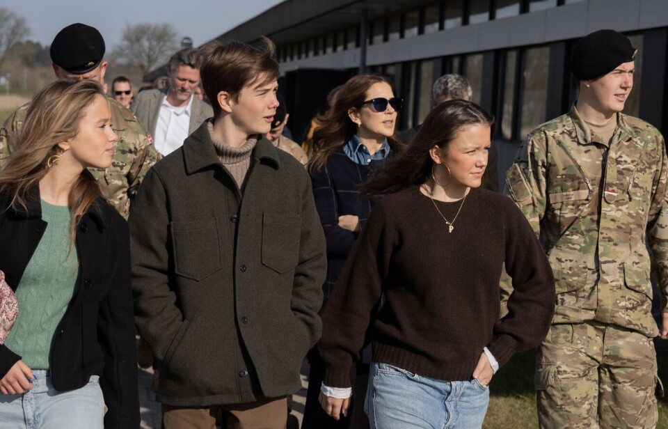 Kronprins Christian ses her sammen med sin familie på forældredagen på kasernen i Slagelse forgangne lørdag.