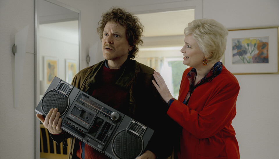 Anders Matthesen i rollen som Tommy Seebach og Vicki Berlin som Hilda Heick.