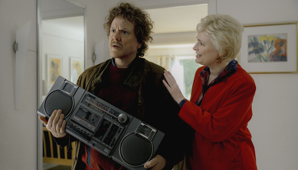 Anders Matthesen i rollen som Tommy Seebach og Vicki Berlin som Hilda Heick.