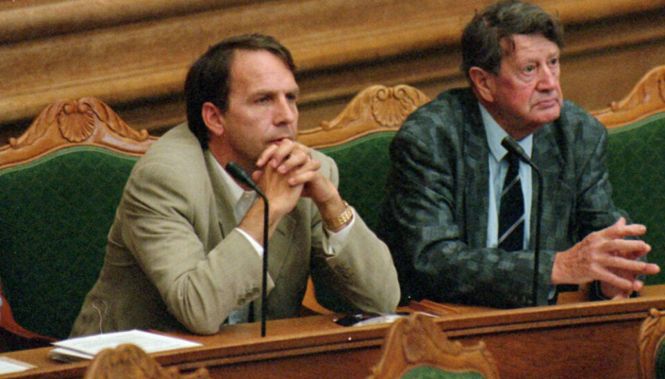Jacob Haugaard ved siden af Erhard Jakobsen fra Centrum-Demokraterne til åbningsdebatten i Folketinget i 1995.