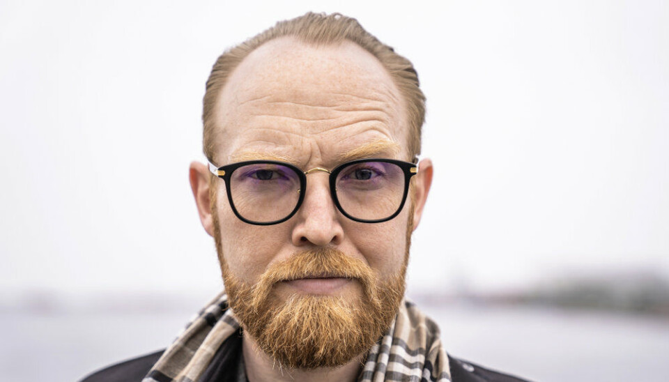 Jan Hellesøe blev kendt som vært i DR-programmet 'Fuckr med din hjerne', som første gang blev vist i 2013. Han har hypnotiseret, manipuleret og været i hovedet på adskillige kendte danskere.