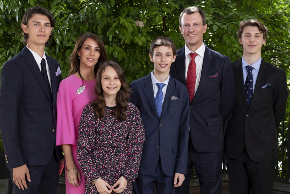 Prins Joachim ses her sammen med prinsesse Marie og sine fire børn.