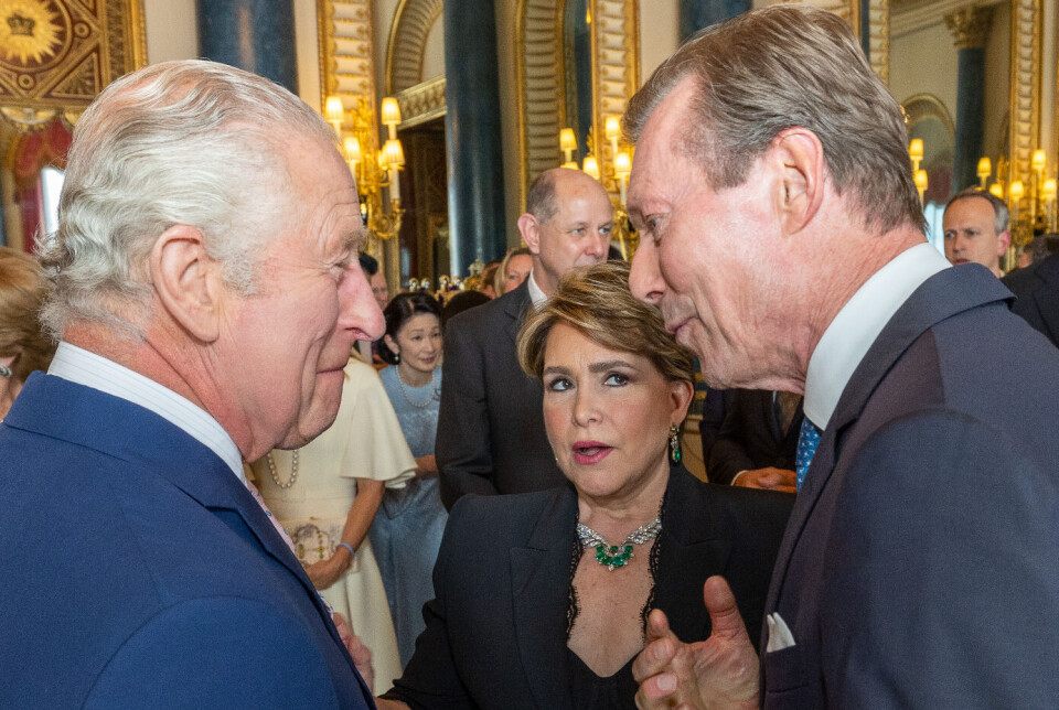 Storhertug Henri og han hustru storhertuginde Maria Teresa ses her sammen med kong Charles ved en reception på Buckingham Palace