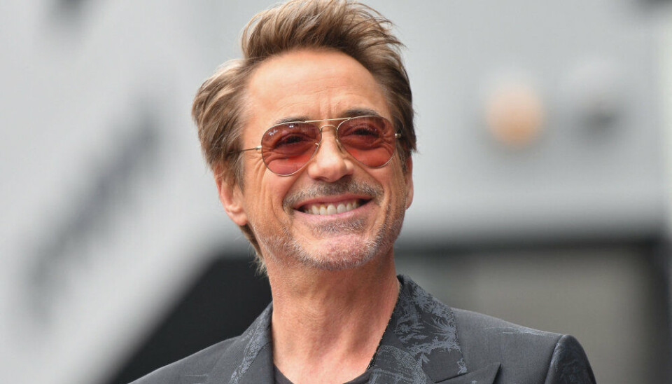 Robert Downey Jr. er kendt for karismatisk charme og altid hurtige bemærkninger. Men det blev for en meget seriøs rolle i atombombefilmen 'Oppenheimer', at han sidste år hentede sin første Oscar. Den 4. april fylder han 60 år.