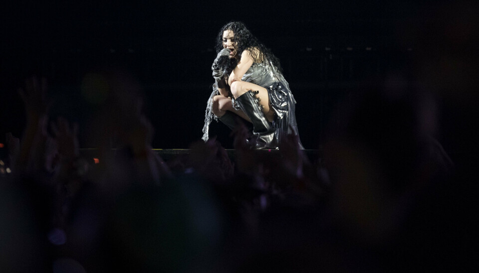 Den engelske sanger og sangskriver Charli XCX spiller koncert på Roskilde Festival for andet år i træk. Hun spillede på Arena-scenen under Roskilde Festival sidste sommer.